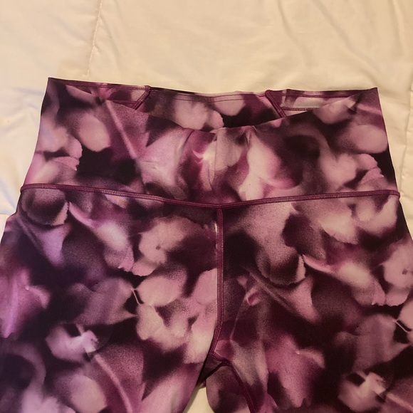 Lululemon leggings - Picture 2 of 9